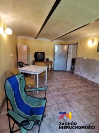 Dom z zabudowaniami - PoŁęcko